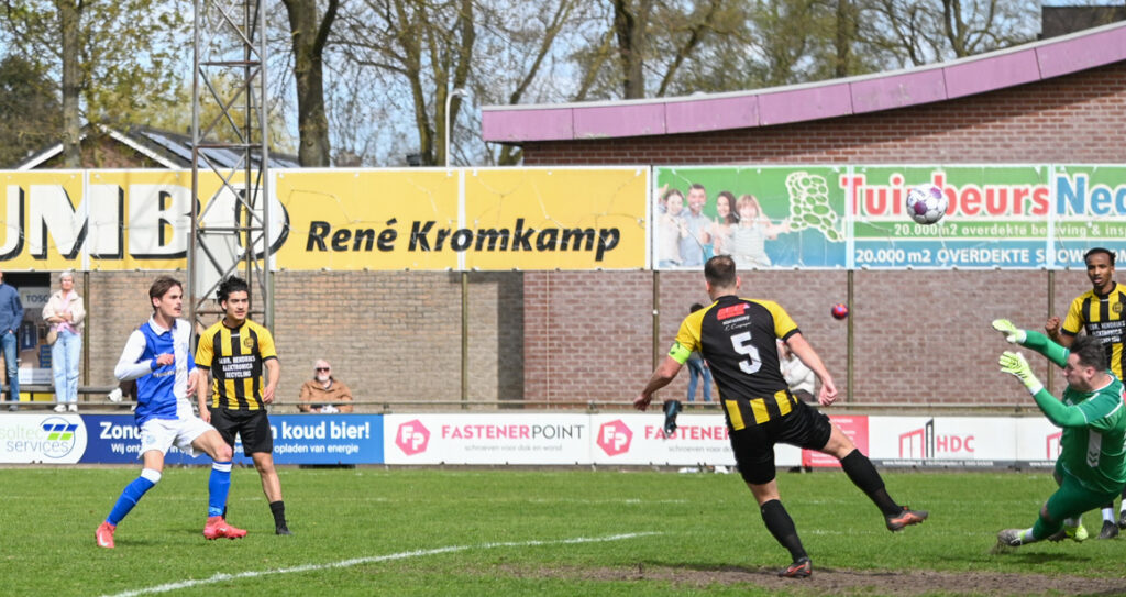AZC moet genoegen nemen met remise in Coevorden